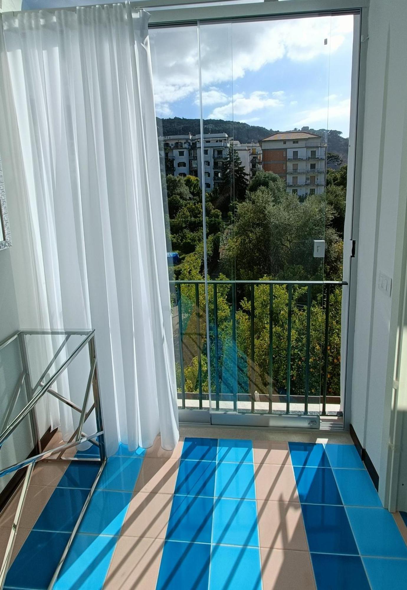 Отель Casa Enzina Сорренто Экстерьер фото